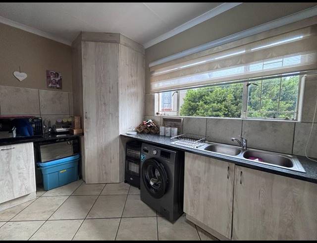2 BEDROOM APARTMENT FOR SALE IN FLORIDA GLEN